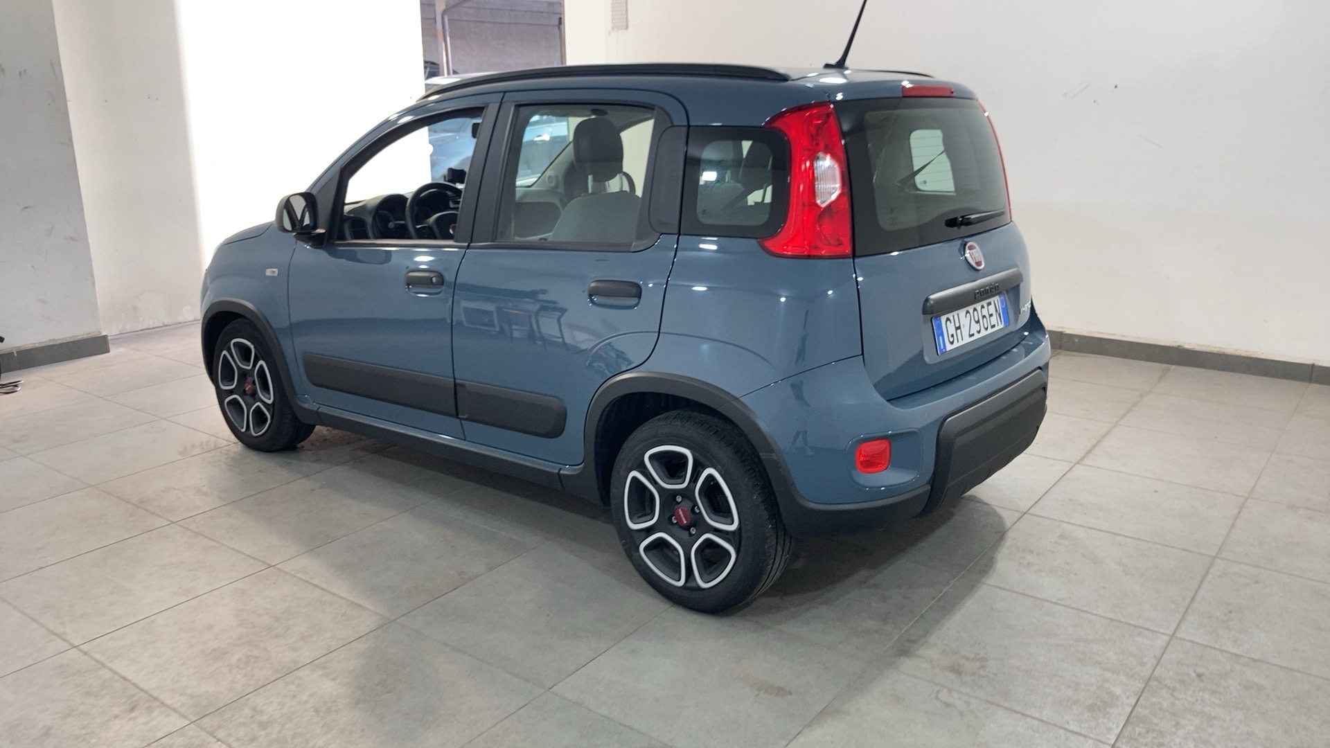 FIAT PANDA PANDA 1.0 HYBRID CITY LIFE 70CV - CAMBIO MANUALE, COLORE COLORE  ESTERNO (BLU CERAMICO PASTELLO), IMMATRICOLATA 02-2022 KM 36345 – GRUPPO  PICCIRILLO SPA