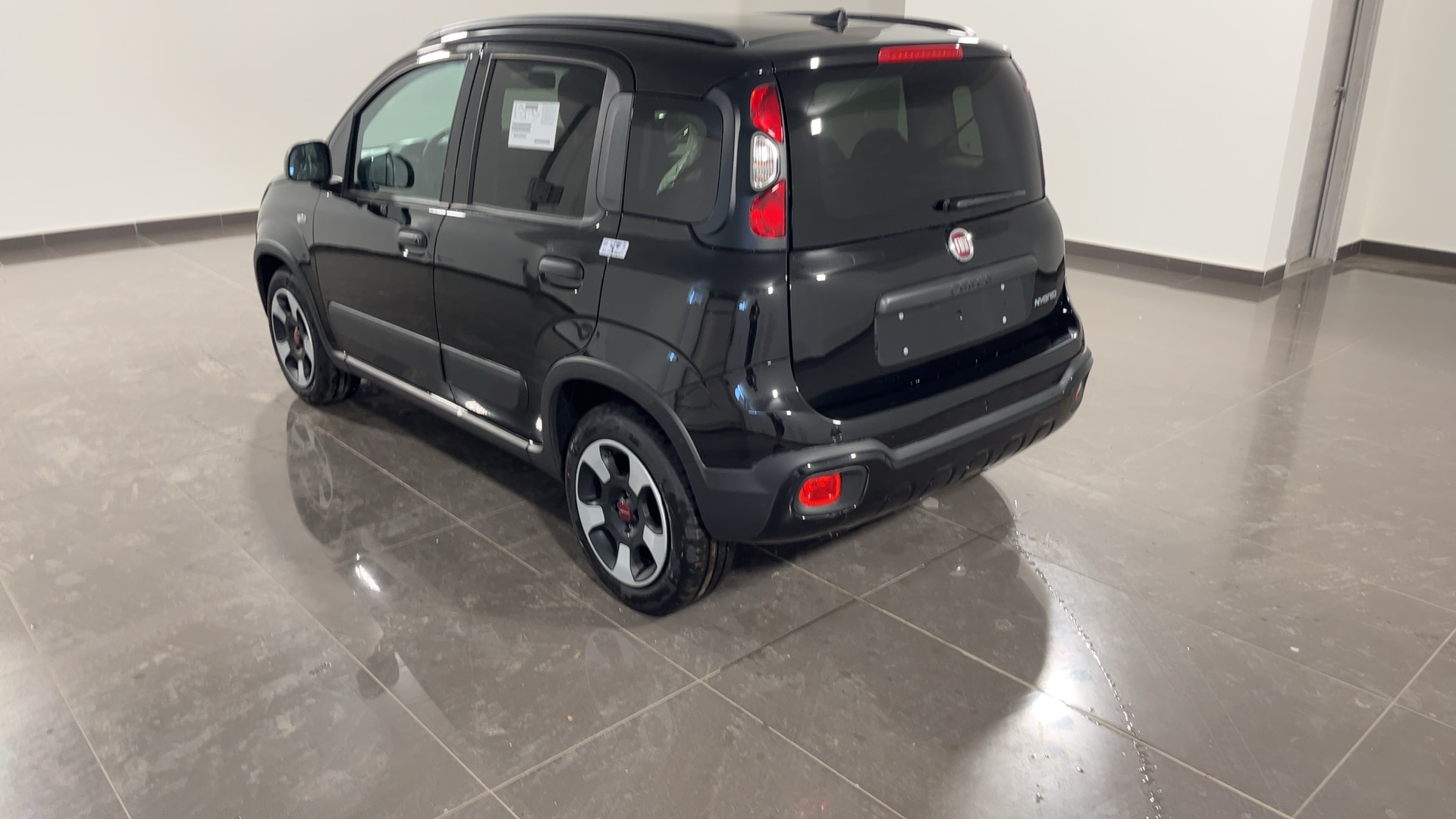 FIAT PANDA PANDA 1.0 HYBRID CROSS 70CV - CAMBIO MANUALE, COLORE NERO  CINEMA, IMMATRICOLATA 06-2023 KM 0 – GRUPPO PICCIRILLO SPA