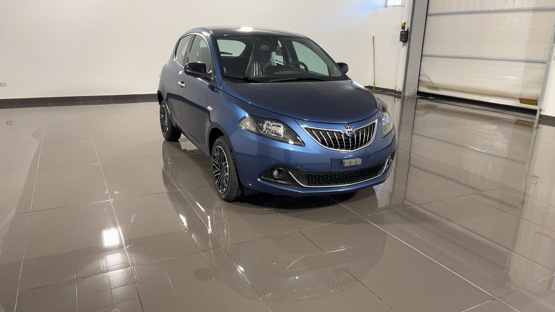 LANCIA YPSILON YPSILON 1.0 FIREFLY 70CV HYBRID GOLD MY23 - CAMBIO MANUALE, COLORE  BLU ELEGANTE, IMMATRICOLATA 11-2023 KM 0 – GRUPPO PICCIRILLO SPA