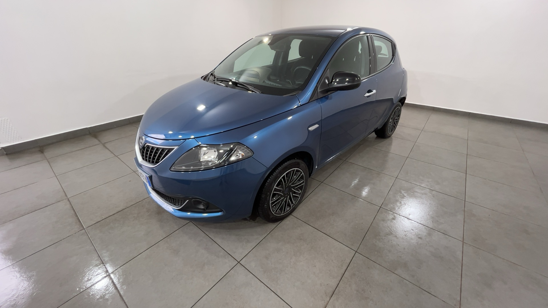 LANCIA YPSILON YPSILON 1,0 LTR. - 51 KW (MILD-HYBRID) GOLD (2021->) -  CAMBIO -, COLORE BIANCO NEVE, IMMATRICOLATA 06-2022 KM 27093 – GRUPPO  PICCIRILLO SPA