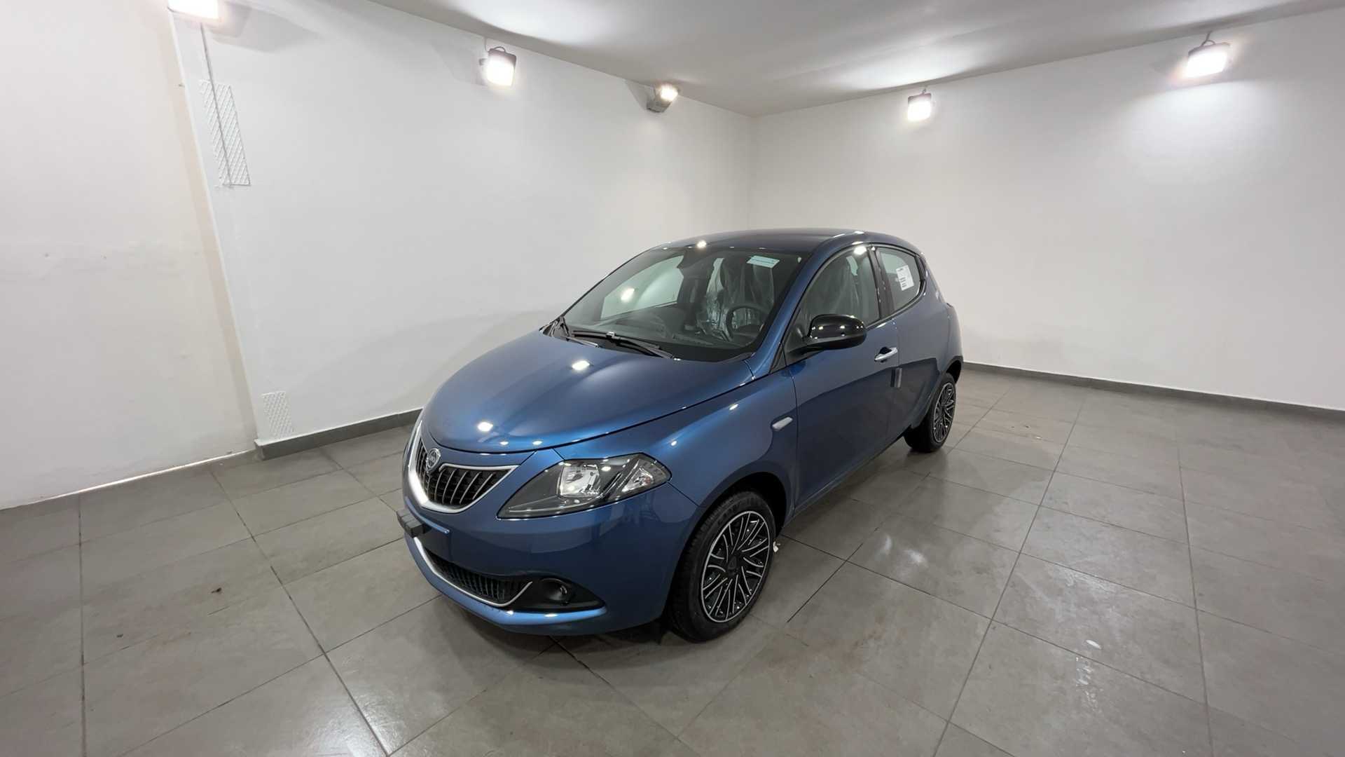 LANCIA YPSILON YPSILON 1.2 69CV GPL ECOCHIC GOLD MY23 - CAMBIO MANUALE, COLORE  BLU ELEGANTE, IMMATRICOLATA 11-2023 KM 0 – GRUPPO PICCIRILLO SPA